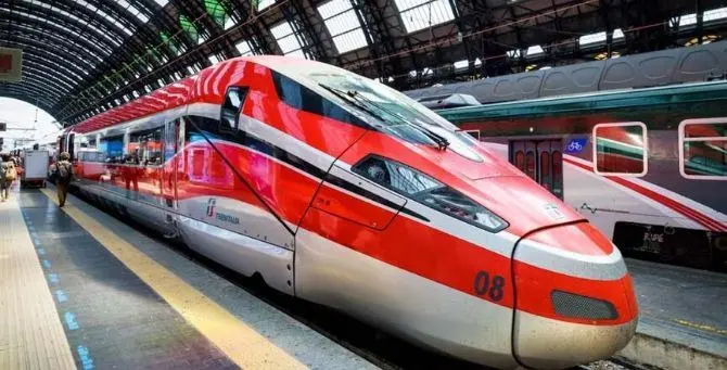 Frecciarossa senza aria condizionata da Reggio a Torino: dodici ore d'inferno per 400, tra i passeggeri anche Mogol\n