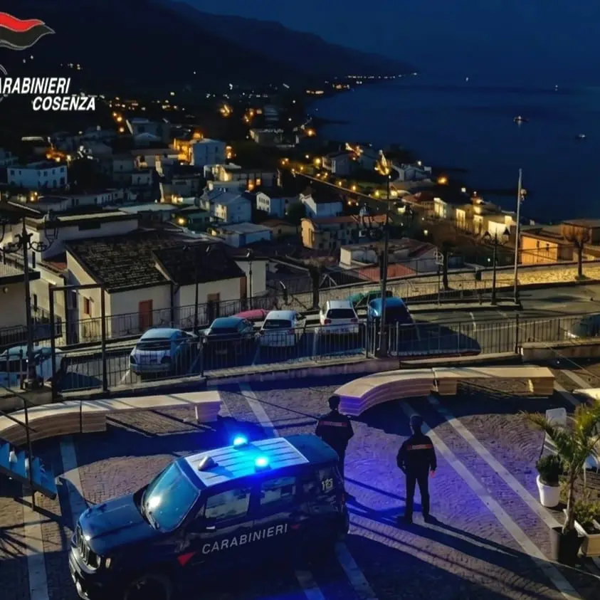 Movida sicura tra Paola e San Lucido, arresto per furto e denunce per droga e armi\n