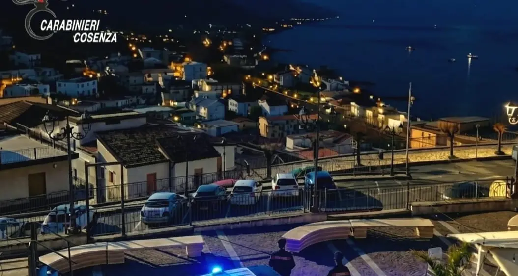 Movida sicura tra Paola e San Lucido, arresto per furto e denunce per droga e armi\n