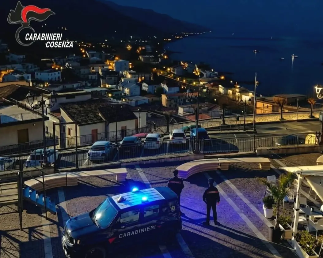 Movida sicura tra Paola e San Lucido, arresto per furto e denunce per droga e armi\n