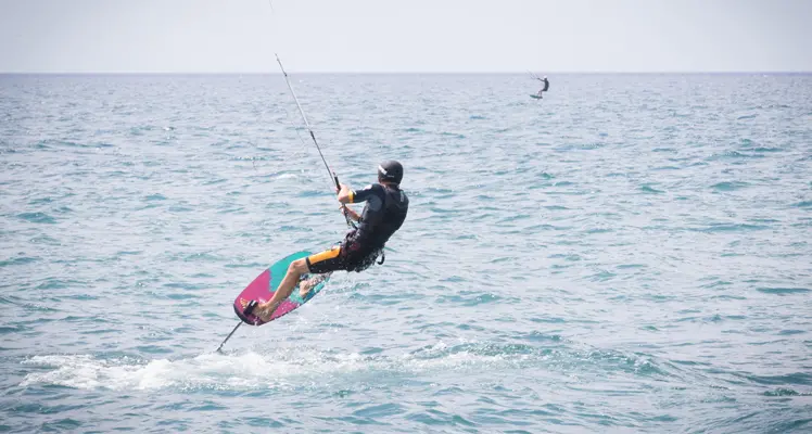 Incidente in kitesurf a Camini, il 35enne catanzarese salvato da un giovane finanziere\n