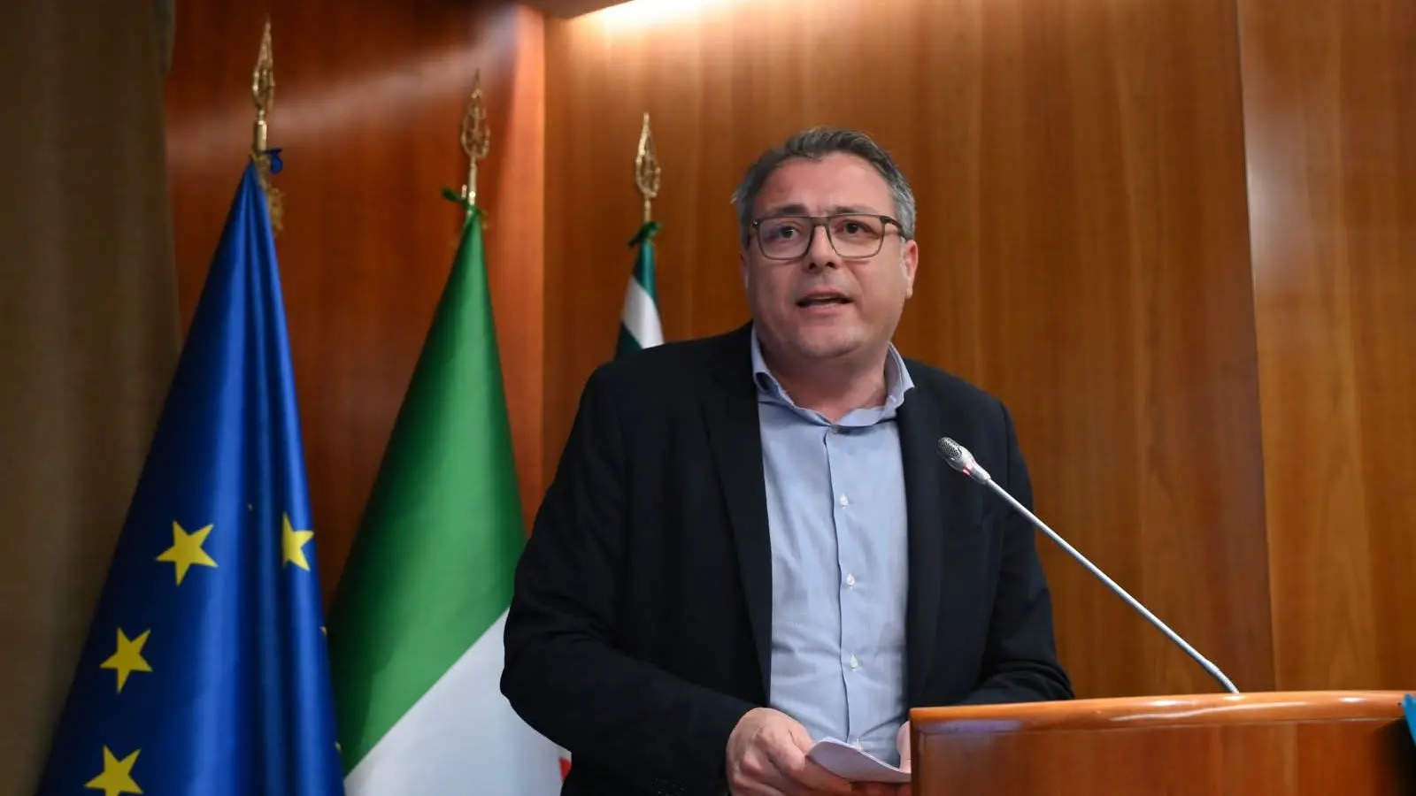 <p>Il segretario Lavia</p>\\n