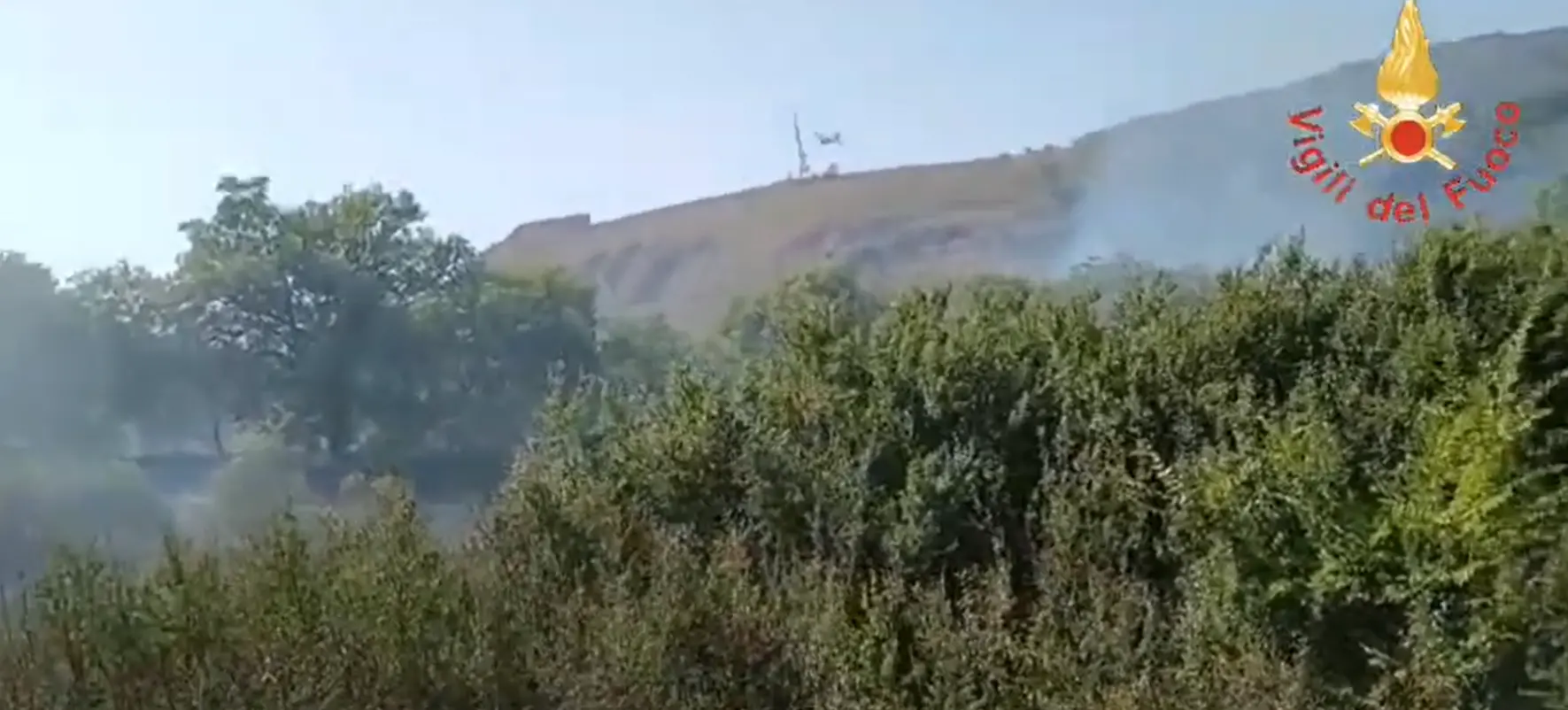 Incendio a Piscopio, Canadair e squadre a terra in azione per domare le fiamme