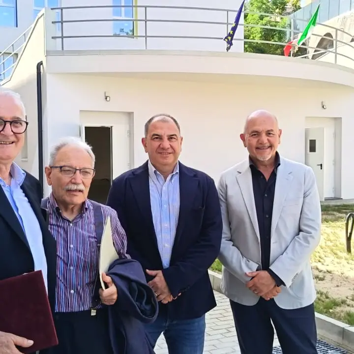 Diritto allo studio e posti alloggio: consegnate le chiavi dell’ex scuola Chimirri, il nuovo complesso residenziale dell’UMG\u00A0nel centro di Catanzaro\n