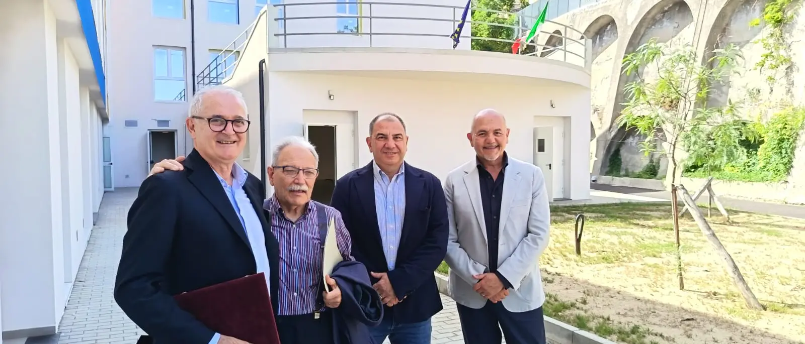 Diritto allo studio e posti alloggio: consegnate le chiavi dell’ex scuola Chimirri, il nuovo complesso residenziale dell’UMG\u00A0nel centro di Catanzaro\n