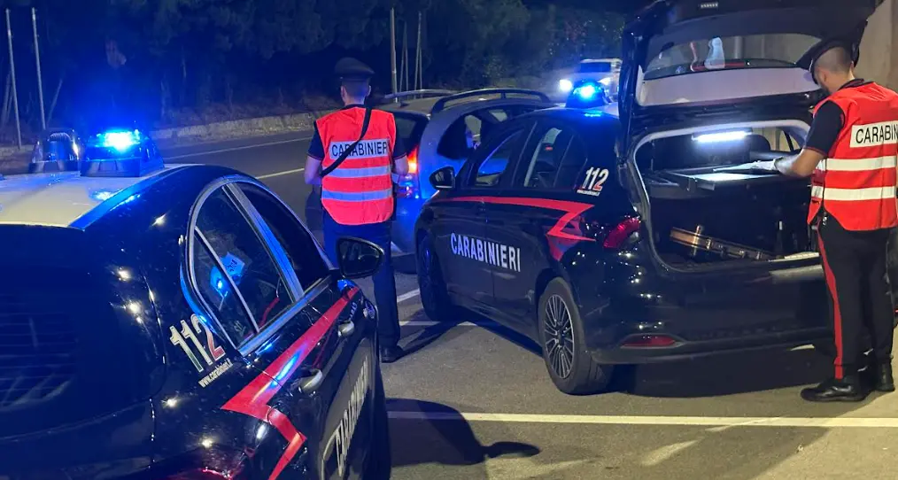 Sicurezza stradale e movida, controlli dei Carabinieri lungo la SS106 e nei luoghi di intrattenimento estivo tra Simeri Crichi e Belcastro\u00A0\n