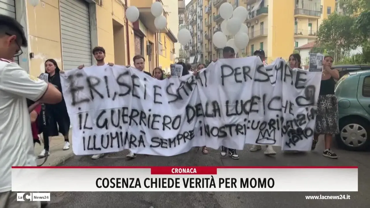 Cosenza chiede verità per Momo