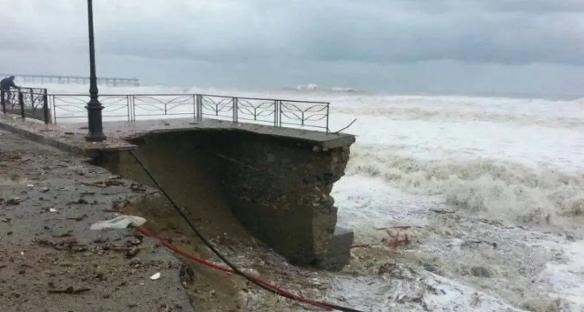 In Calabria coste sbriciolate dalla crisi climatica:\u00A0oltre cento eventi estremi dal 2010\n\n\n