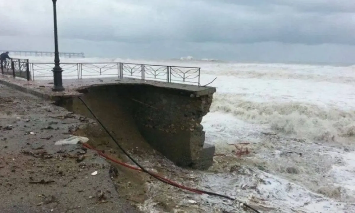 In Calabria coste sbriciolate dalla crisi climatica:\u00A0oltre cento eventi estremi dal 2010\n\n\n