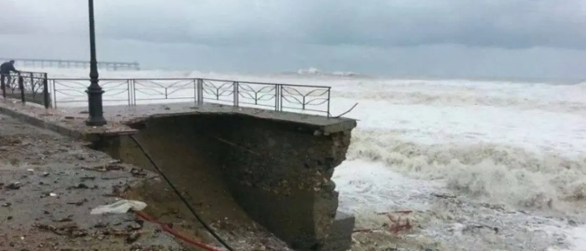 In Calabria coste sbriciolate dalla crisi climatica:\u00A0oltre cento eventi estremi dal 2010\n\n\n