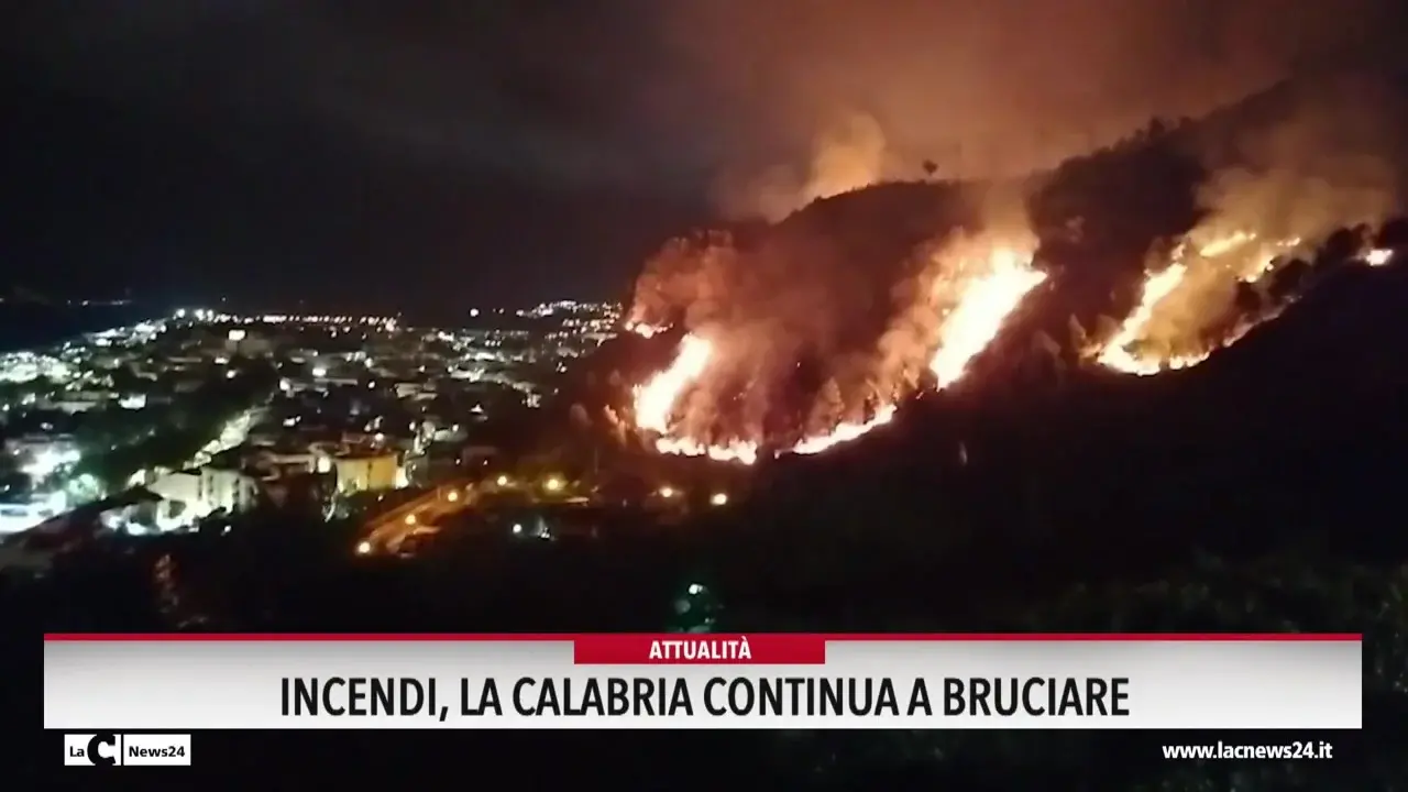 Incendi, la Calabria continua a bruciare