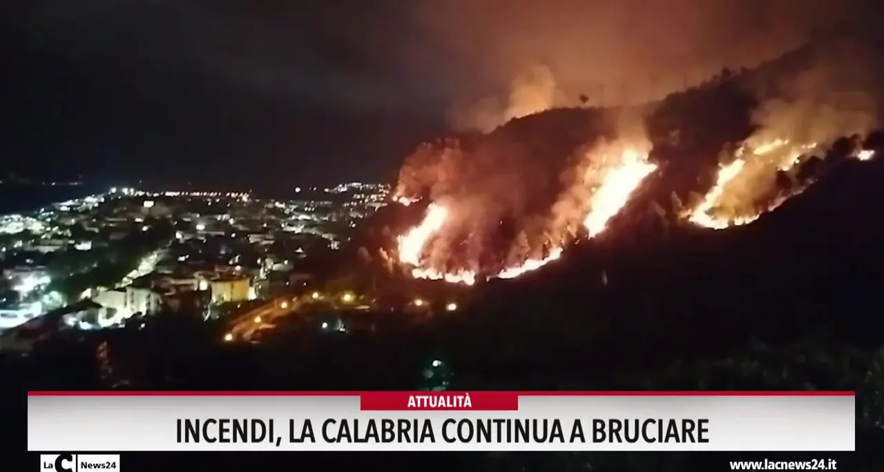 Incendi, la Calabria continua a bruciare
