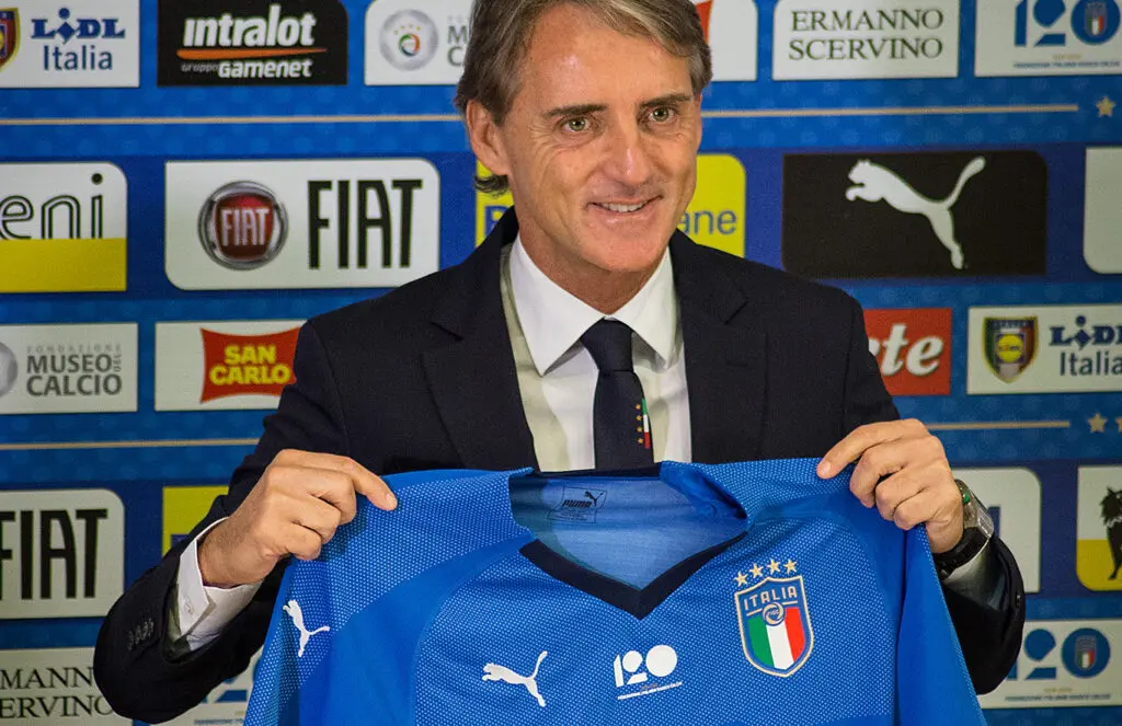 È Roberto Mancini il nuovo commissario tecnico della Nazionale di calcio: ritorno al passato dopo il flop Pirlo\n