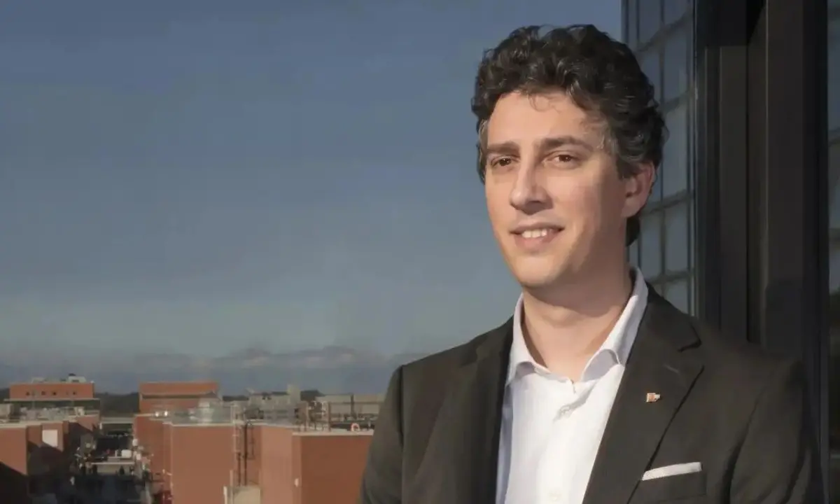 Unical, Mario Ferraro premiato dalla Società Italiana di Fisica per gli studi sulla luce\n