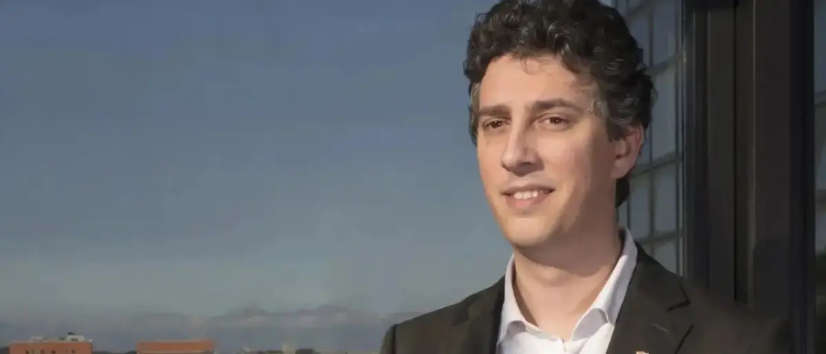 Unical, Mario Ferraro premiato dalla Società Italiana di Fisica per gli studi sulla luce\n