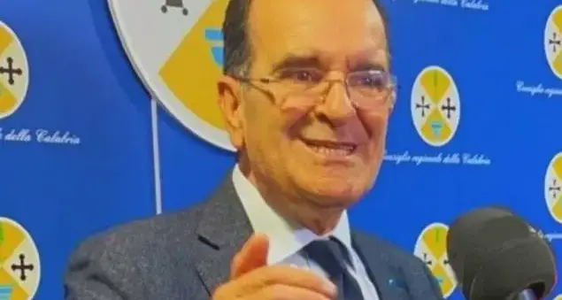 Il capogruppo di Tridico Presidente in Consiglio regionale, Enzo Bruno: «Il 118 è al collasso»\n