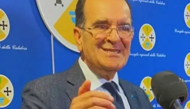 Il capogruppo di Tridico Presidente in Consiglio regionale, Enzo Bruno: «Il 118 è al collasso»\n