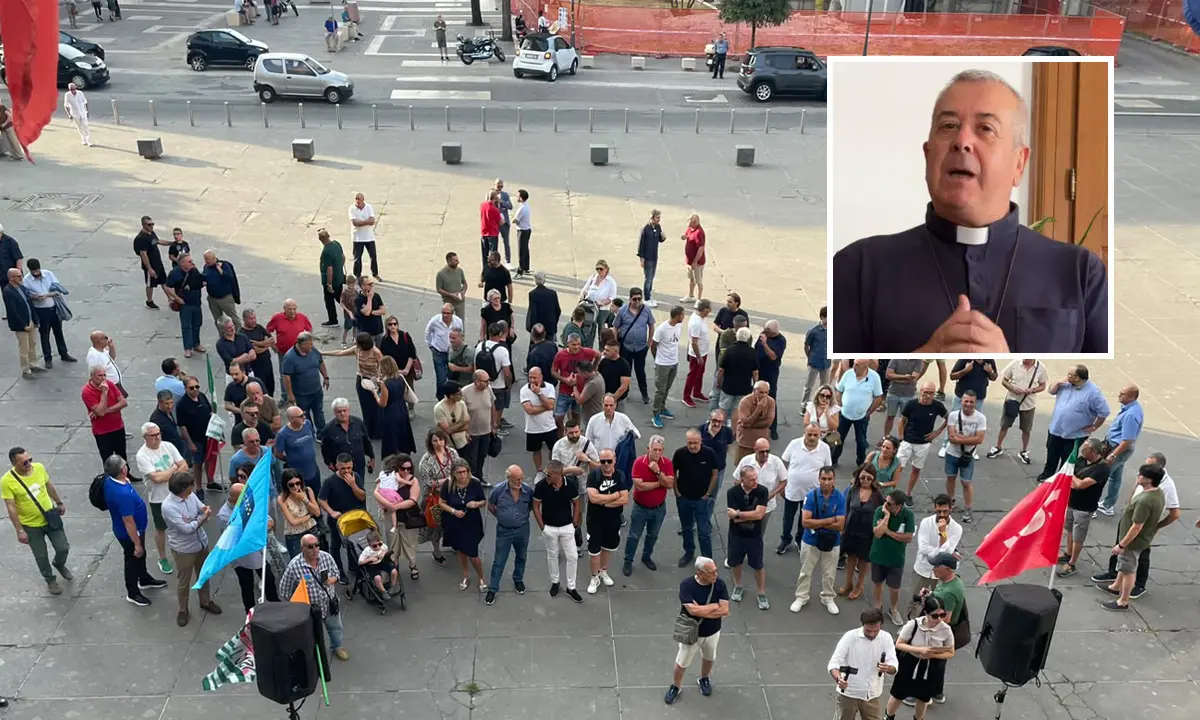 Vertenza Amaco, Checchinato fa sentire la sua vicinanza ai lavoratori in sit-in\n