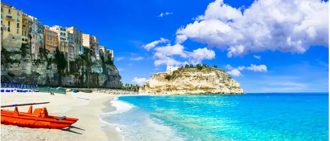 Tropea sempre più cara, raggiungere il Vibonese costa di più: vacanze d’agosto fuori dalla portata di molte famiglie\n