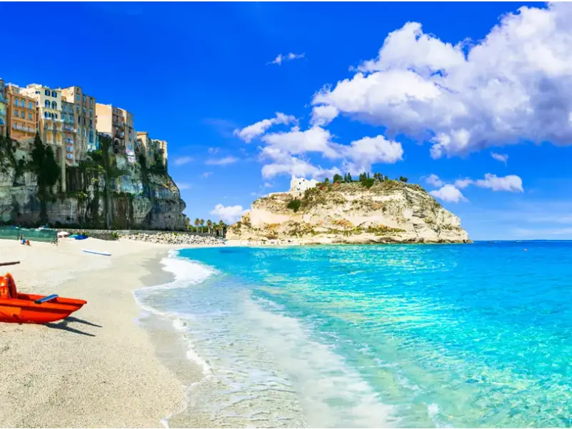 Tropea sempre più cara, raggiungere il Vibonese costa di più: vacanze d’agosto fuori dalla portata di molte famiglie