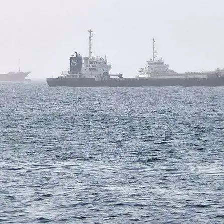 Escalation in Medio Oriente, Teheran colpisce nello Stretto di Hormuz: sale la paura per il petrolio\n
