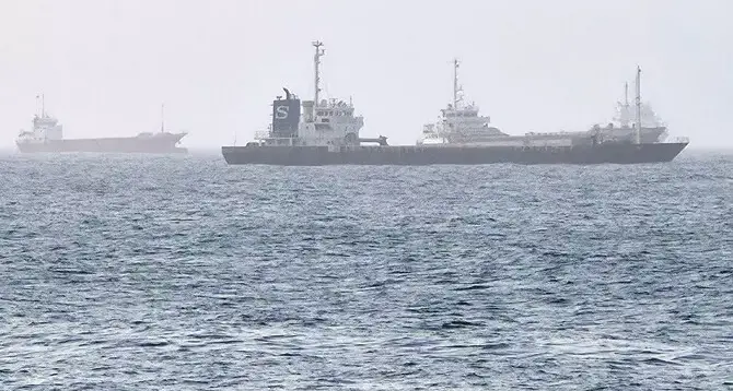 Escalation in Medio Oriente, Teheran colpisce nello Stretto di Hormuz: sale la paura per il petrolio\n