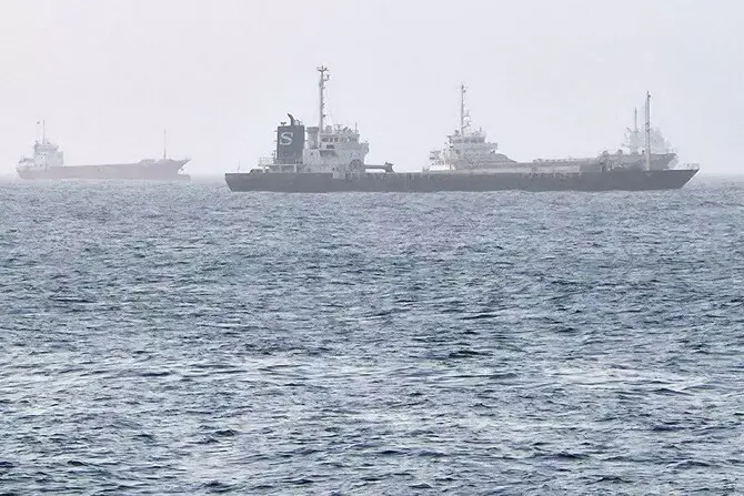 Escalation in Medio Oriente, Teheran colpisce nello Stretto di Hormuz: sale la paura per il petrolio\n
