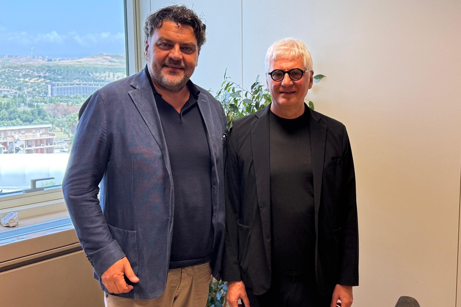 Comune di San Roberto e subcommissario Daffinà firmano verbale di consegna di depuratore e rete fognaria