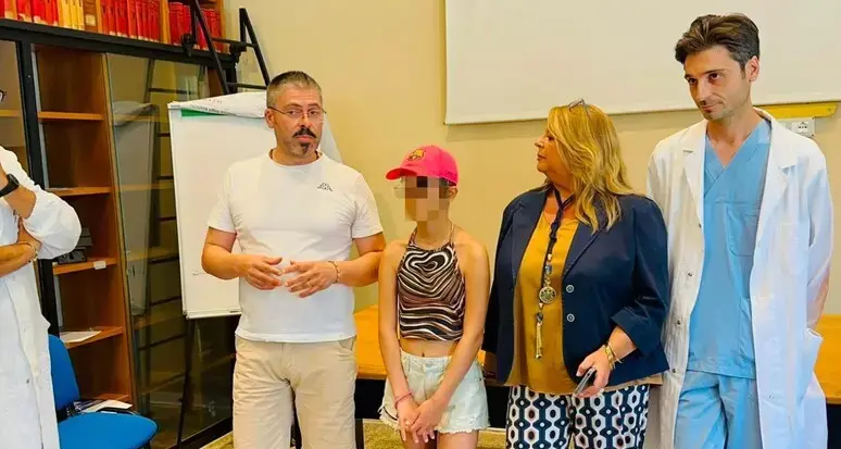 A 12 anni operata d’urgenza a Cosenza per un’encefalopatia gravissima, il grazie di Francesca ai medici:\u00A0«Mi avete salvato la vita»\n