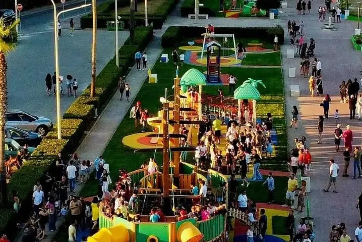 Al via il Festival della Felicità “Il palco si illumina”, a Locri sei serate di spettacolo e divertimento al Parco giochi\n