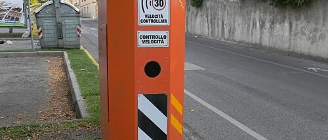 Autovelox, nel 2025 incassati oltre 284 milioni di euro: ecco le città regine delle multe (con un exploit in Calabria)\n