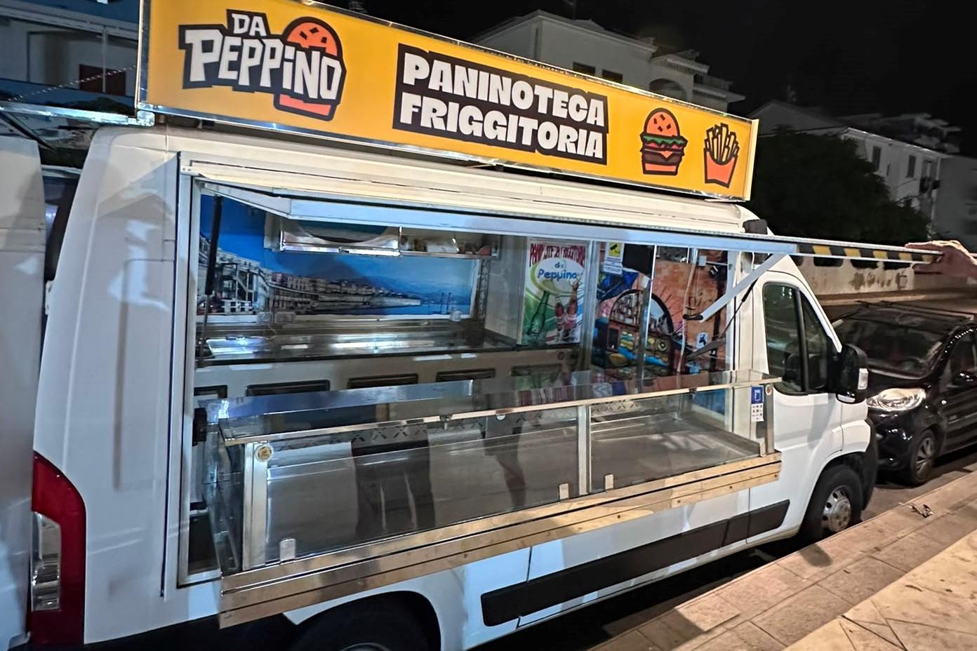 Food truck "Da Peppino" torna in strada dopo un anno di silenzio, Diamante, Calabria