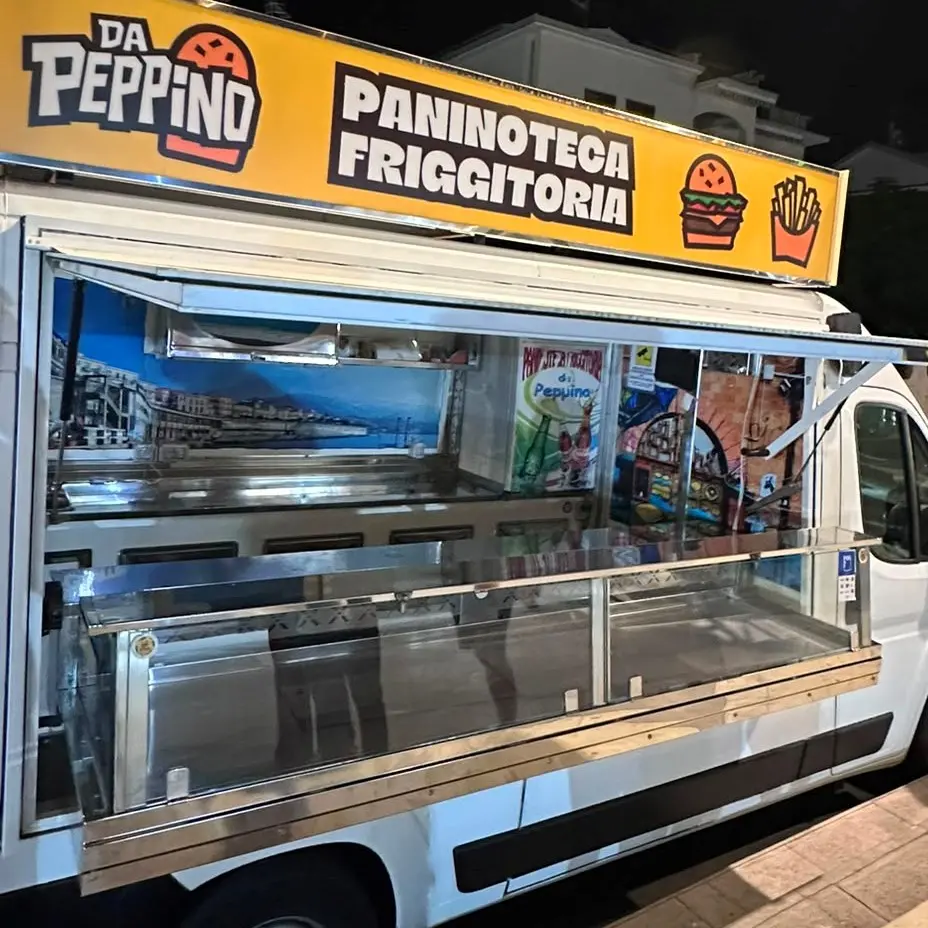 <p>Diamante, dopo la tragedia del botulino riapre il food truck \"Da Peppino\": venerdì il ritorno sul lungomare</p>