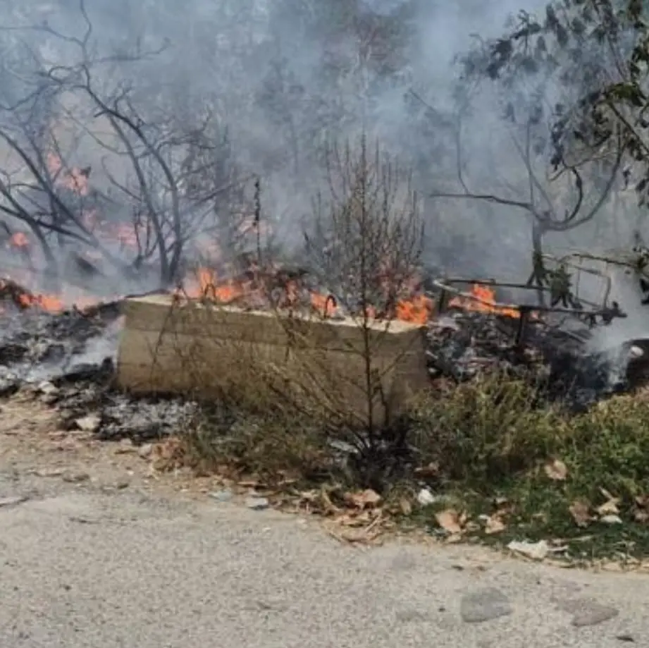 Reggio Calabria, brucia rifiuti in un terreno non suo: denunciato 91enne\n