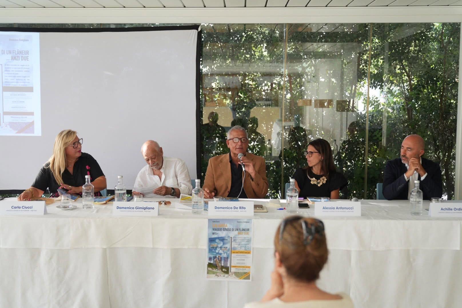 Due flâneur osservano la Calabria, tra passato e futuro, in un evento a Diamante