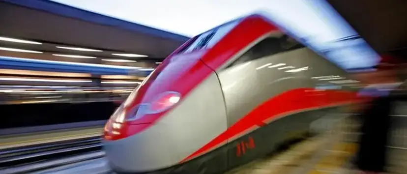 Incendio sui binari a Verona, cancellati o deviati alcuni treni dell’alta velocità\n