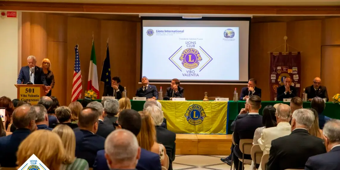 Lions Club Vibo Valentia, passaggio della campana: Gabriele Fusca succede a Domenico Caporale nel segno del \"We Serve\"\n