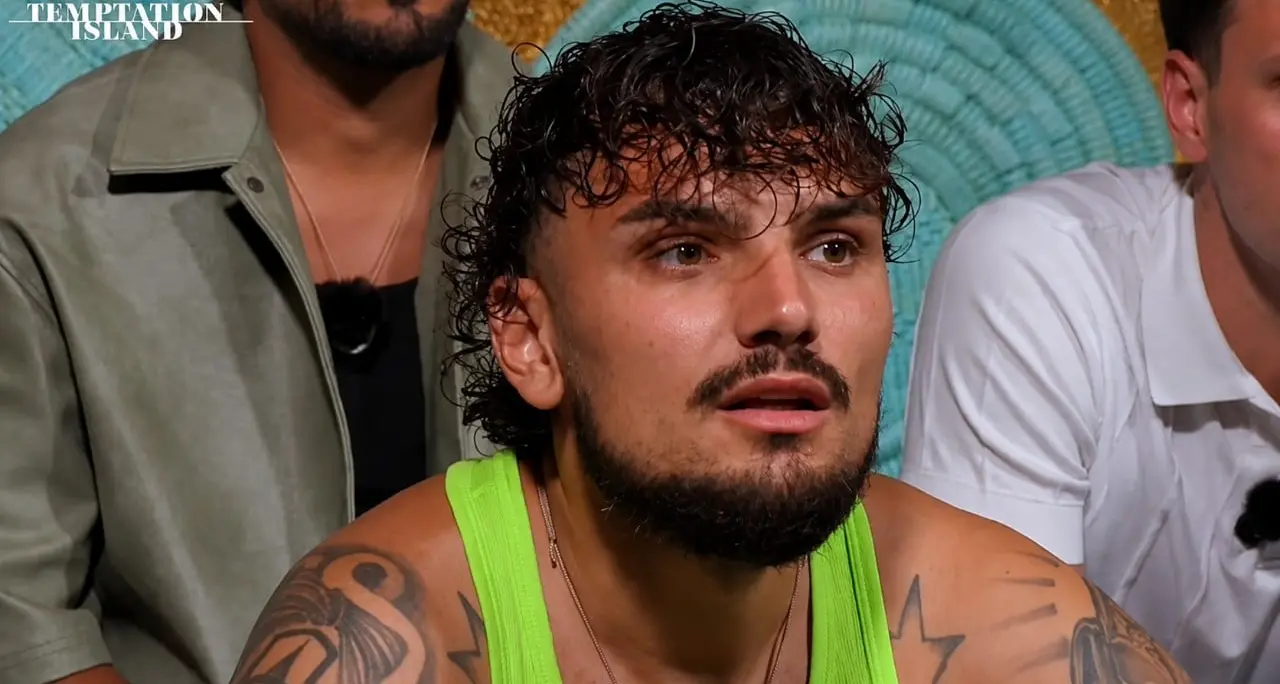 L’effetto Temptation Island travolge Giovanni: folla, bodyguard e fan in delirio per il venditore di brioche\n