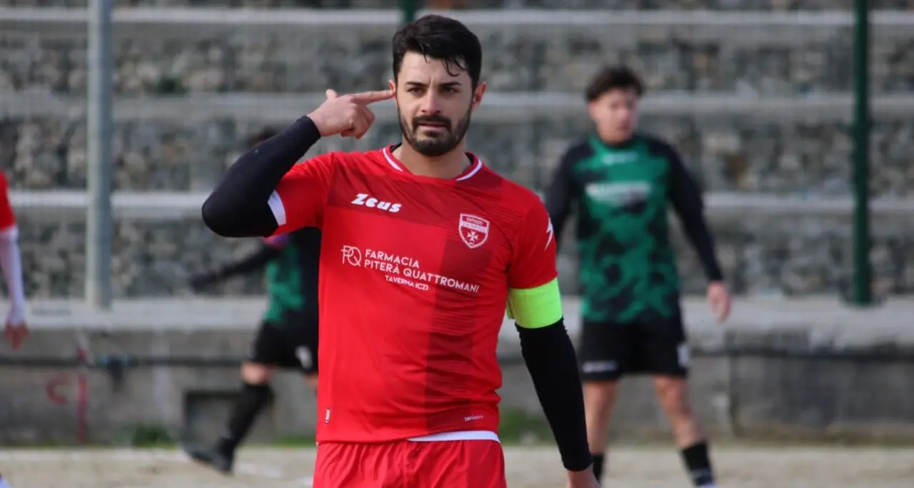 Promozione, il Taverna ricomincia dal suo simbolo: ufficiale il rinnovo di bomber\u00A0Rosario Cariati\n\n\n