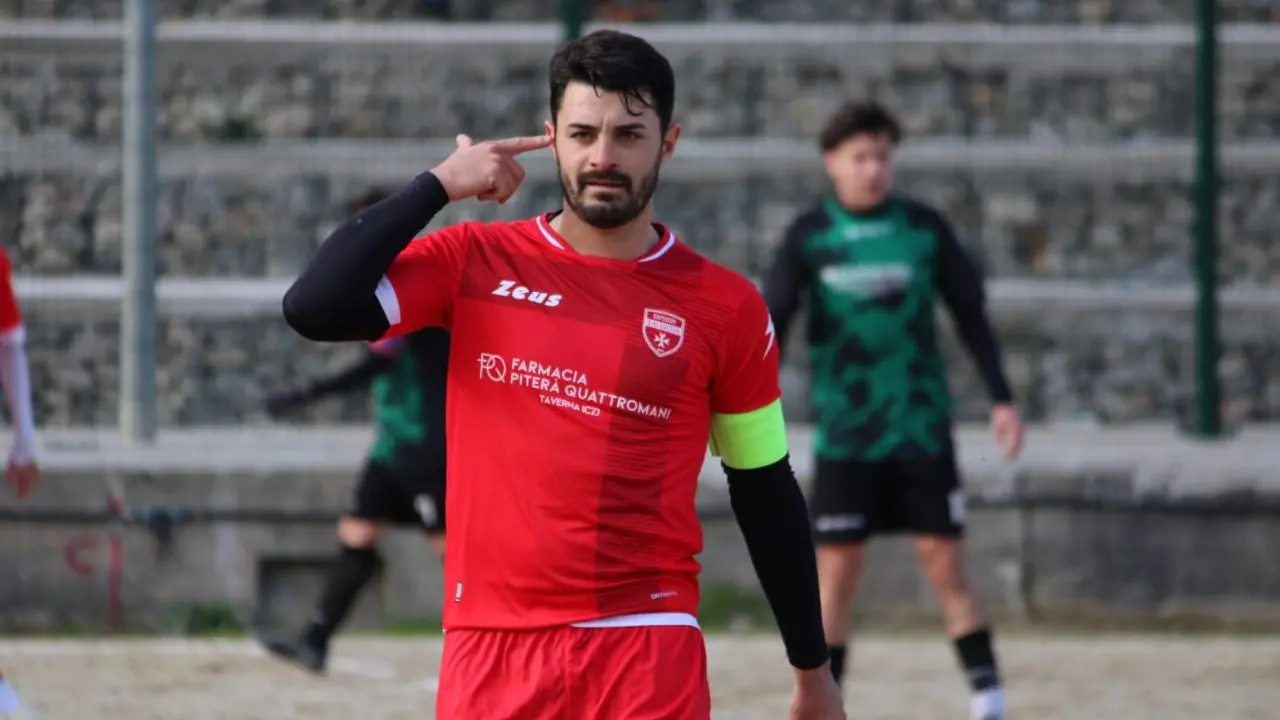 Promozione, il Taverna ricomincia dal suo simbolo: ufficiale il rinnovo di bomber\u00A0Rosario Cariati\n\n\n