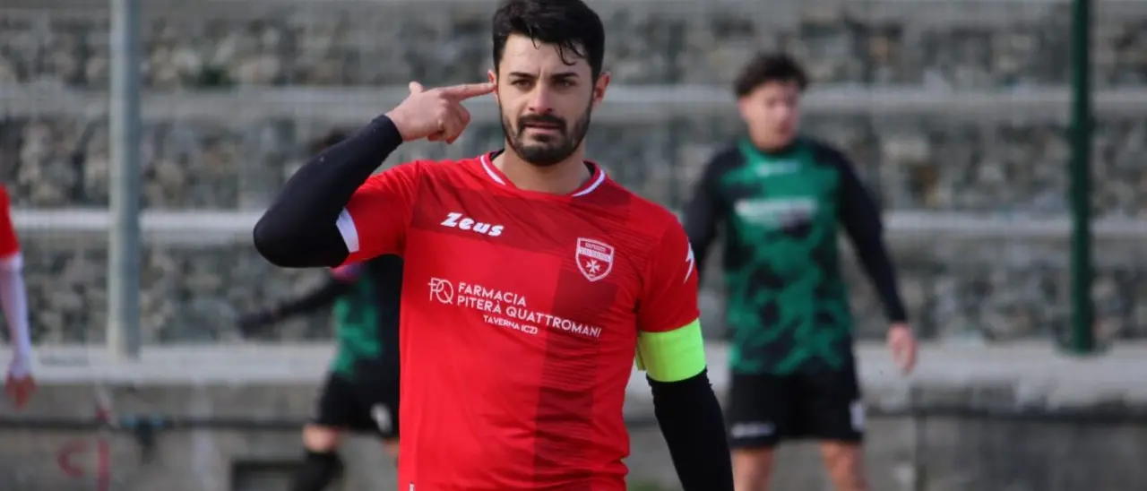 Promozione, il Taverna ricomincia dal suo simbolo: ufficiale il rinnovo di bomber\u00A0Rosario Cariati\n\n\n