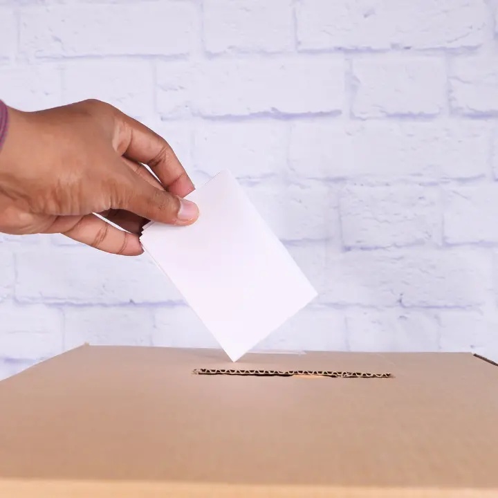 Il voto cambia pelle: oggi contano più identità e valori che l’economia. E questo cambia tutto nella politica italiana\n