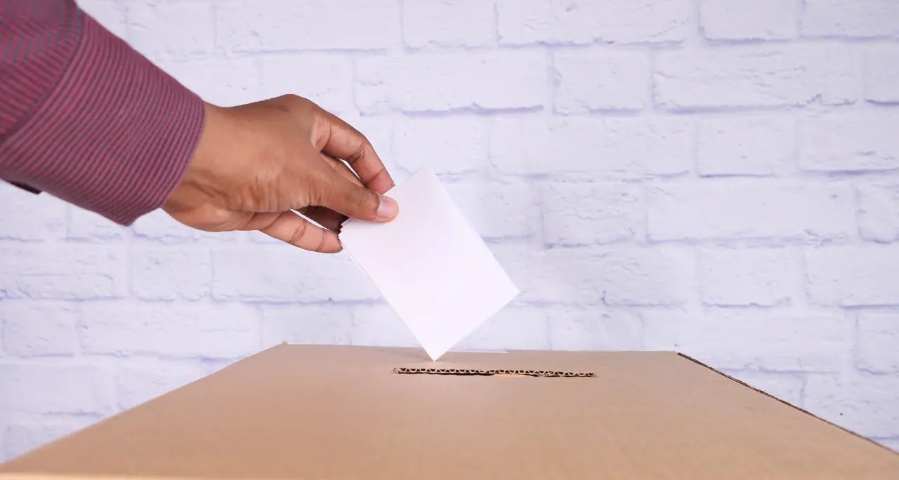 Il voto cambia pelle: oggi contano più identità e valori che l’economia. E questo cambia tutto nella politica italiana\n
