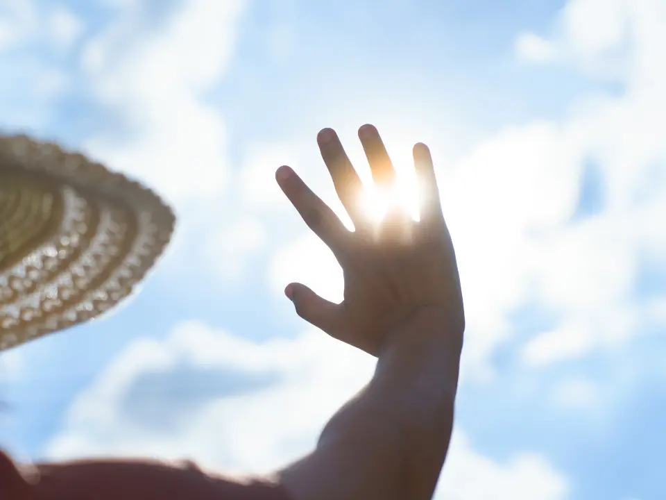 Ci sono 33 gradi ma sembrano 40, ecco perché il caldo di oggi si sopporta sempre meno