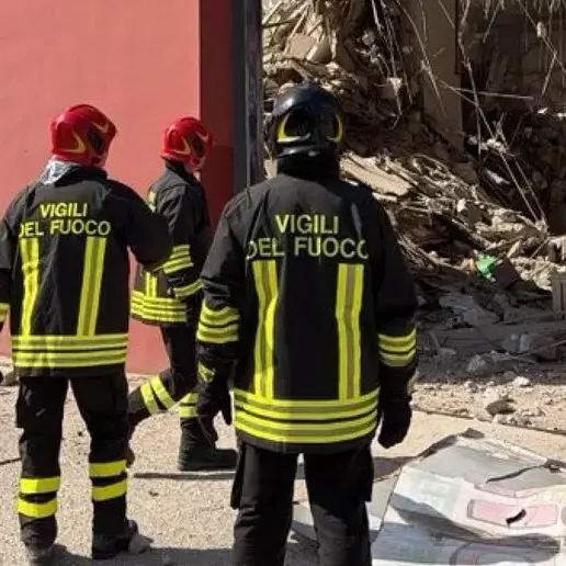 Messina, cede un edificio di due piani a Pistunina: cinque feriti e soccorsi ancora al lavoro\n\n\n