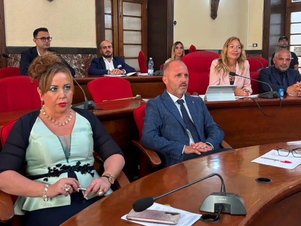 Vibo perde un finanziamento di 2,4 milioni, l’opposizione attacca: «Amministrazione imbarazzante, il sindaco venga in Consiglio»