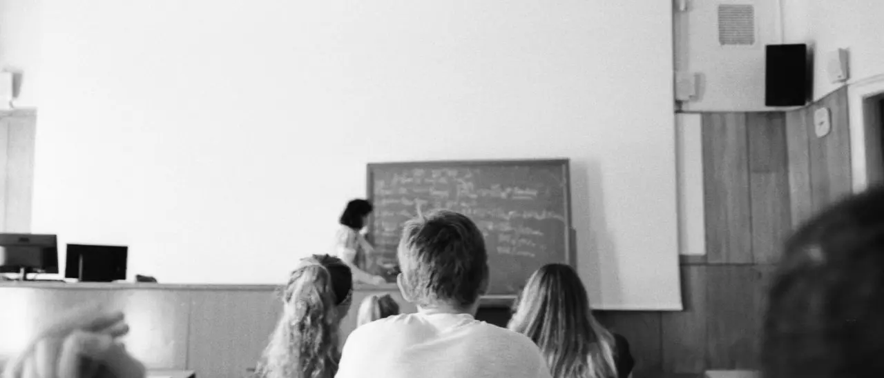 Saranno assunti oltre 46mila docenti:\u00A0in Calabria sono 1234 le cattedre vacanti, ecco come funziona\n