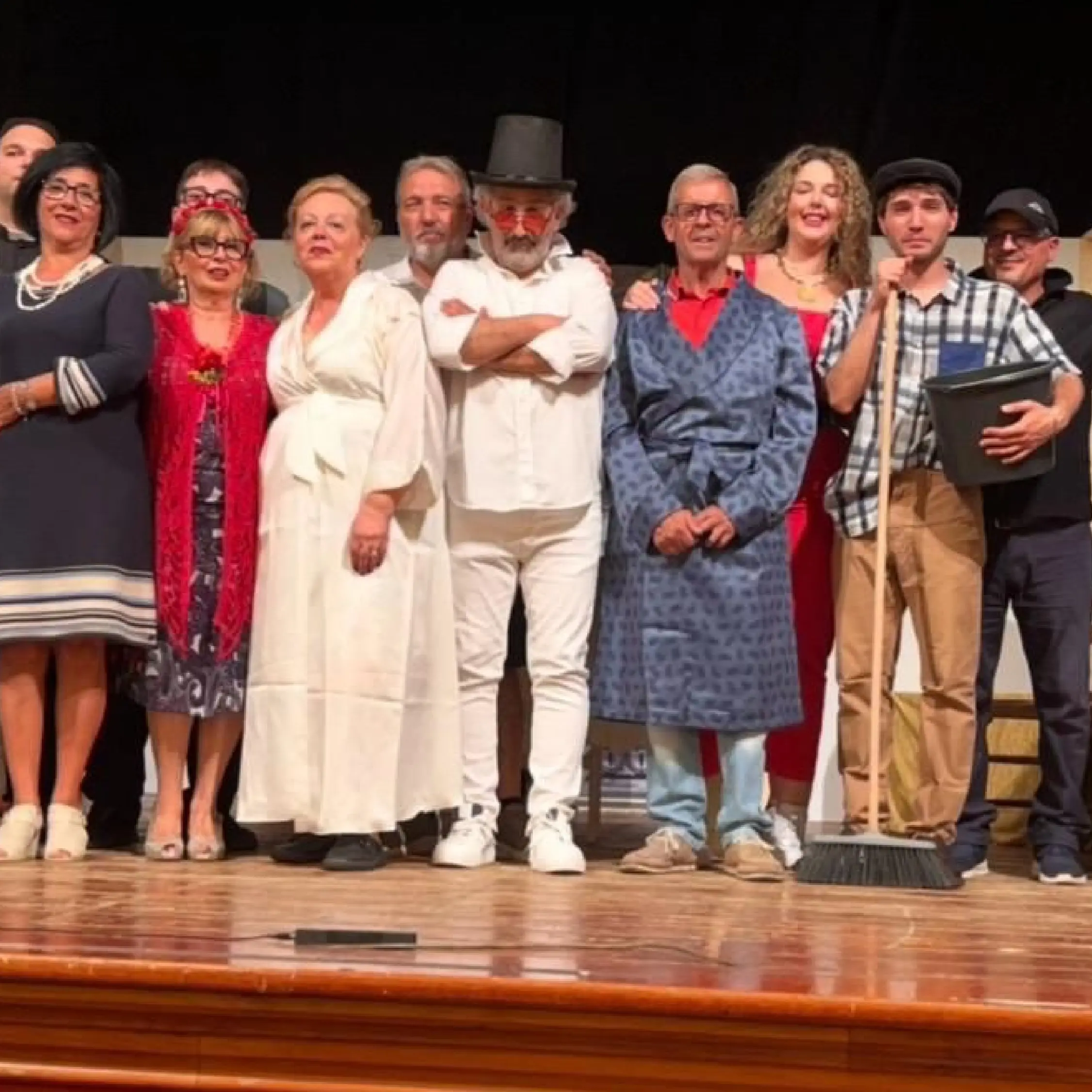 Ai Laghi di Sibari torna il teatro: la Compagnia Telys porta in scena “Il Morto è vivo”\n