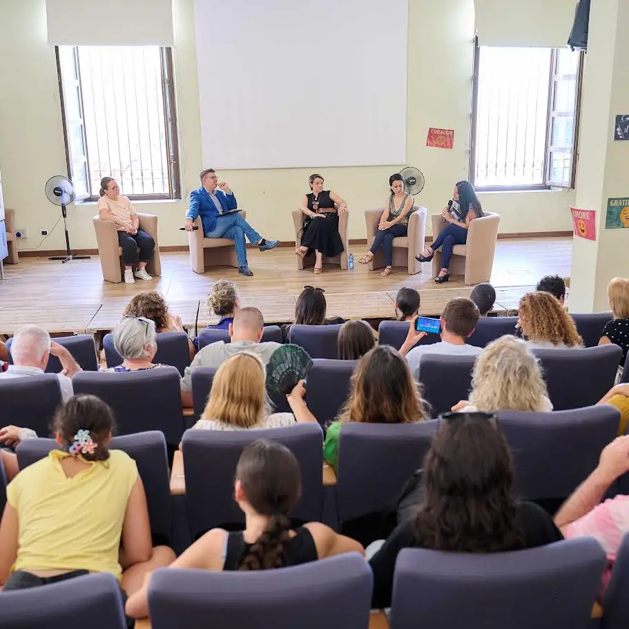 Il sipario che si apre sulla vita: ecco il teatro che restituisce voce, fiducia e umanità