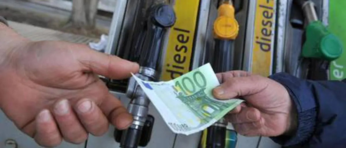 Gasolio oltre 2,10 euro in Calabria: è tra le regioni più care d'Italia, famiglie e imprese sotto pressione\n
